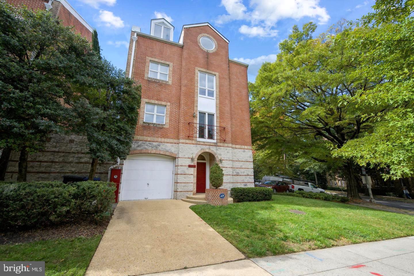5330 Connecticut Ave Nw Property Photo 2