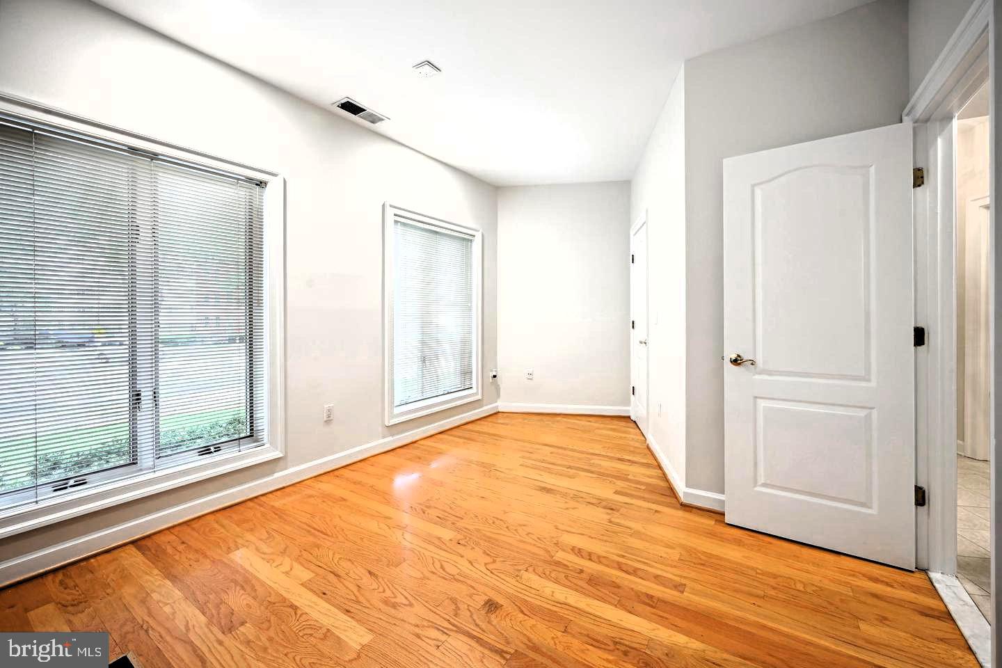 5330 Connecticut Ave Nw Property Photo 5