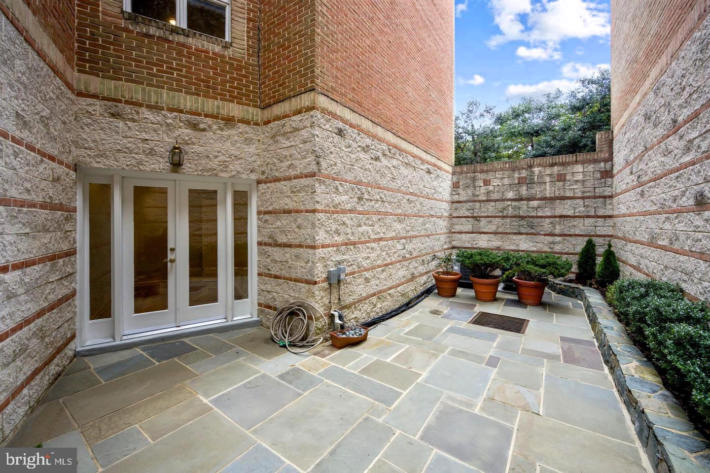 5330 Connecticut Ave Nw Property Photo 7