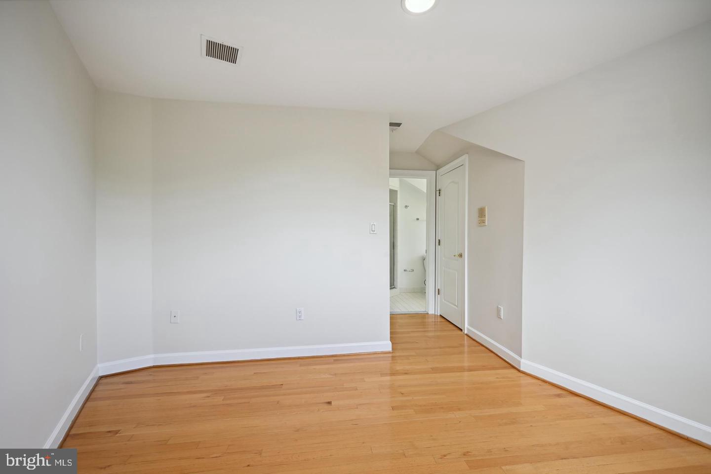 5330 Connecticut Ave Nw Property Photo 29