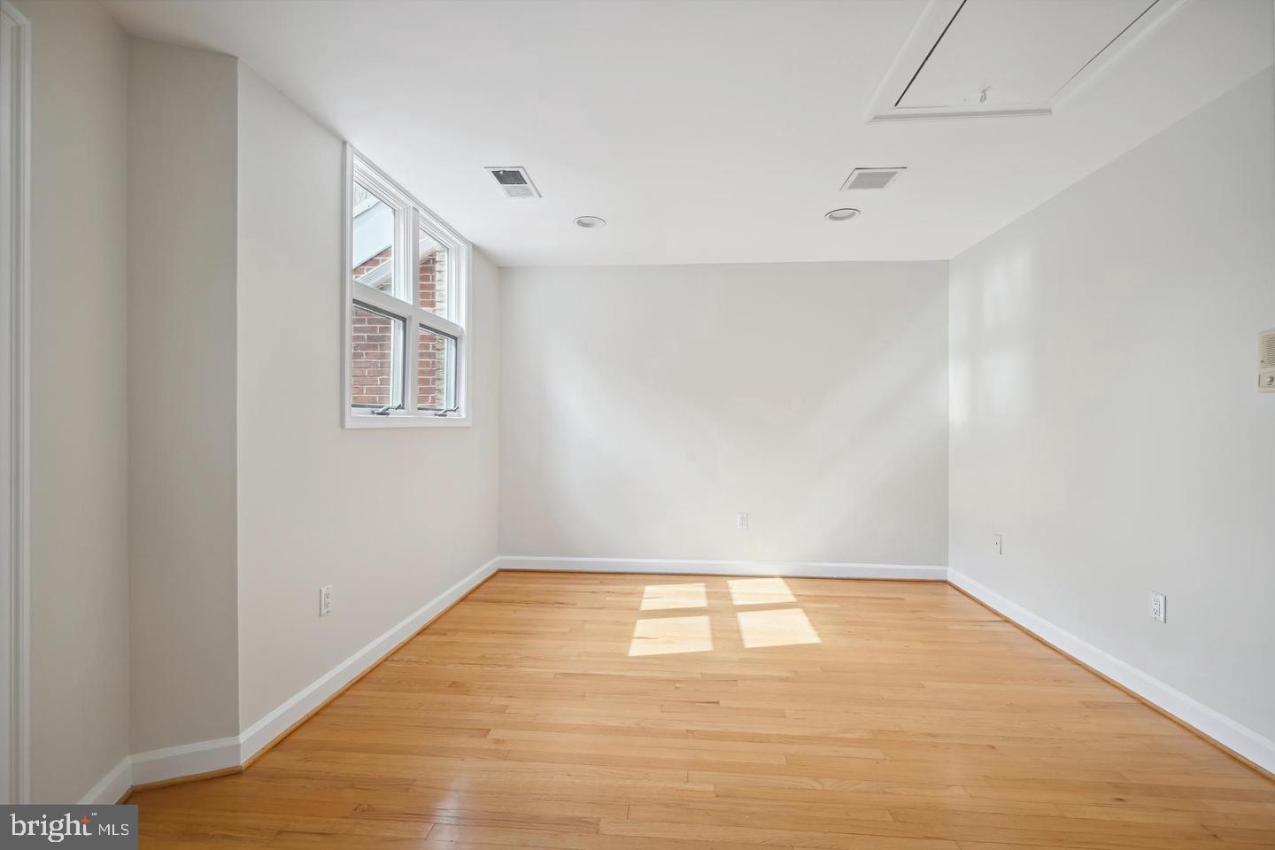 5330 Connecticut Ave Nw Property Photo 33