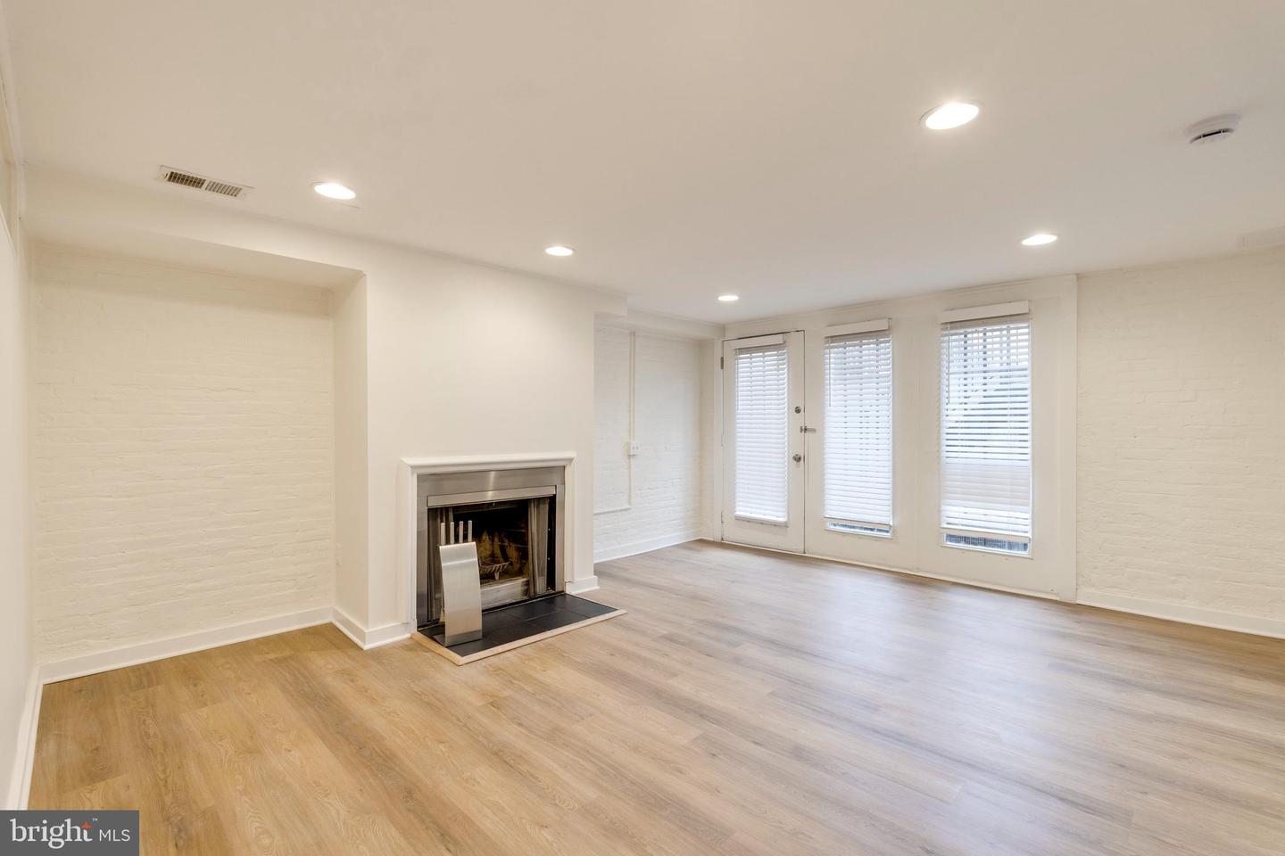 813 Maryland Ave Ne Property Photo 2