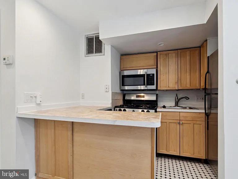 1704 V St Nw #b Property Photo 2