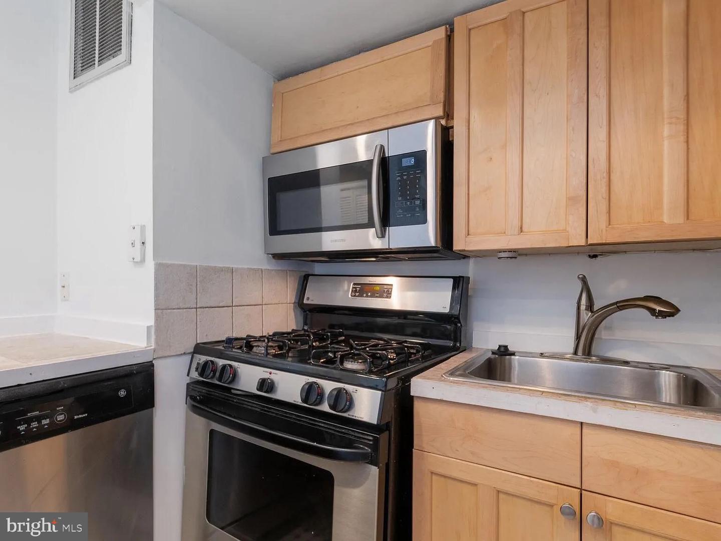 1704 V St Nw #b Property Photo 3
