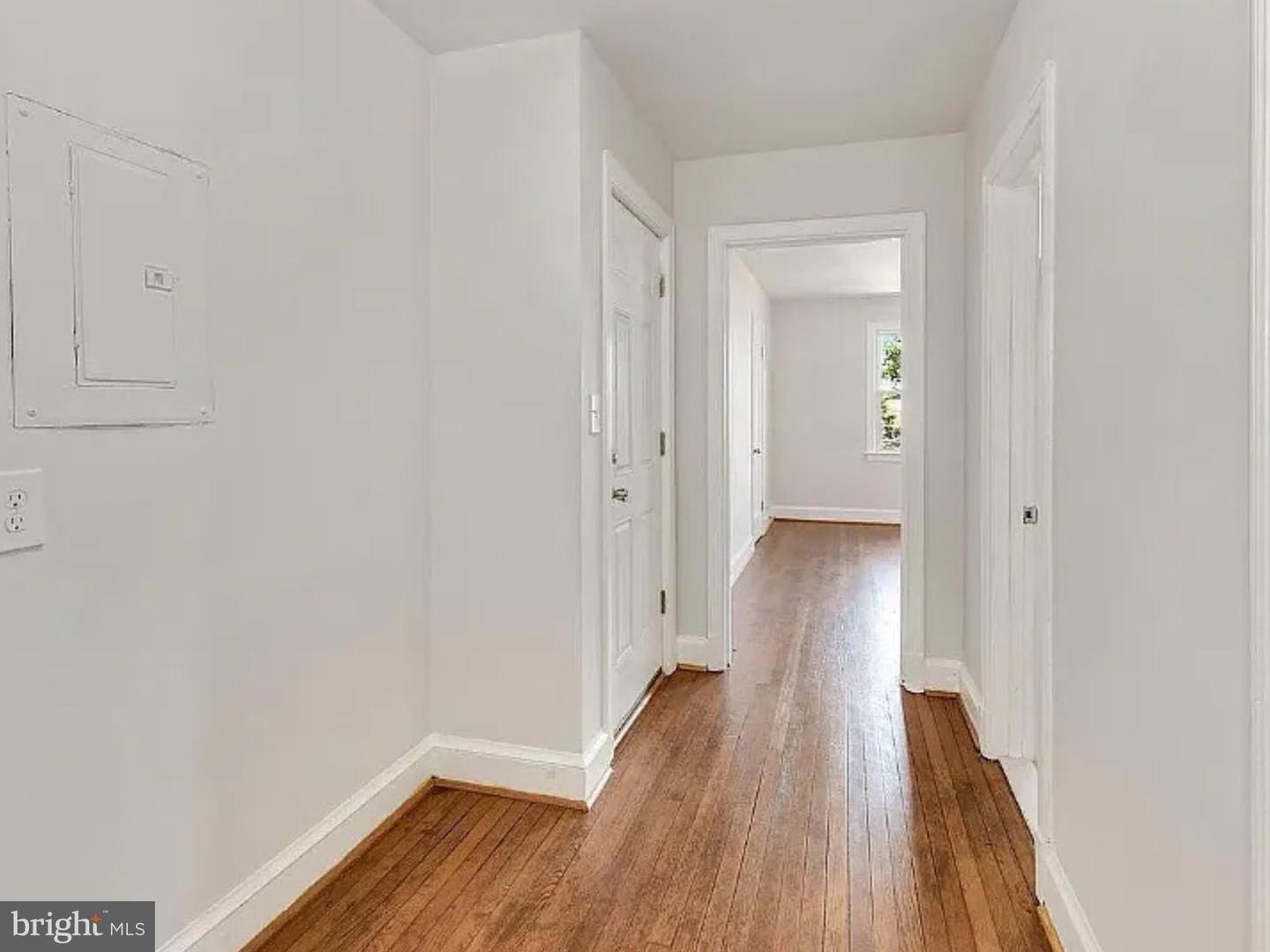 4921 1st St Nw #3 Property Photo 4