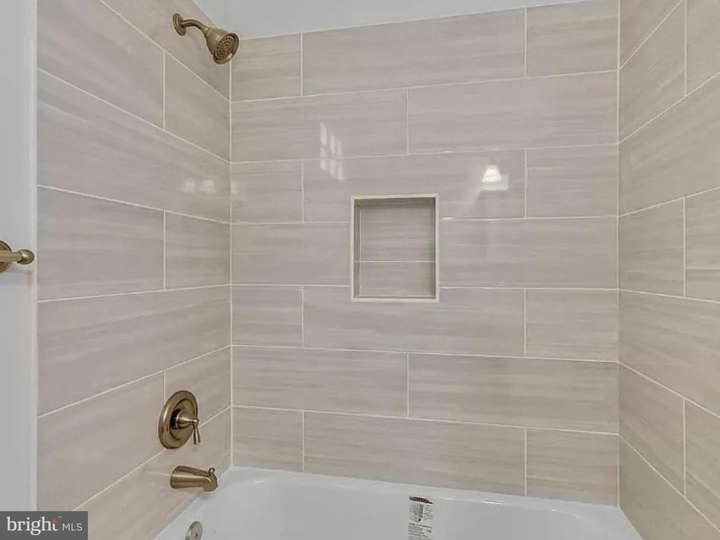4921 1st St Nw #3 Property Photo 6