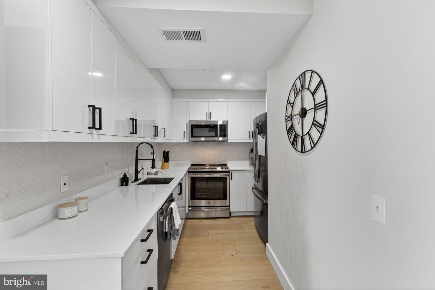 919 12th St Ne #305 Property Photo 8