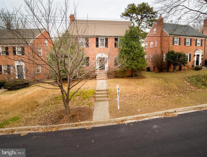 1667 Primrose Rd Nw Property Photo 3