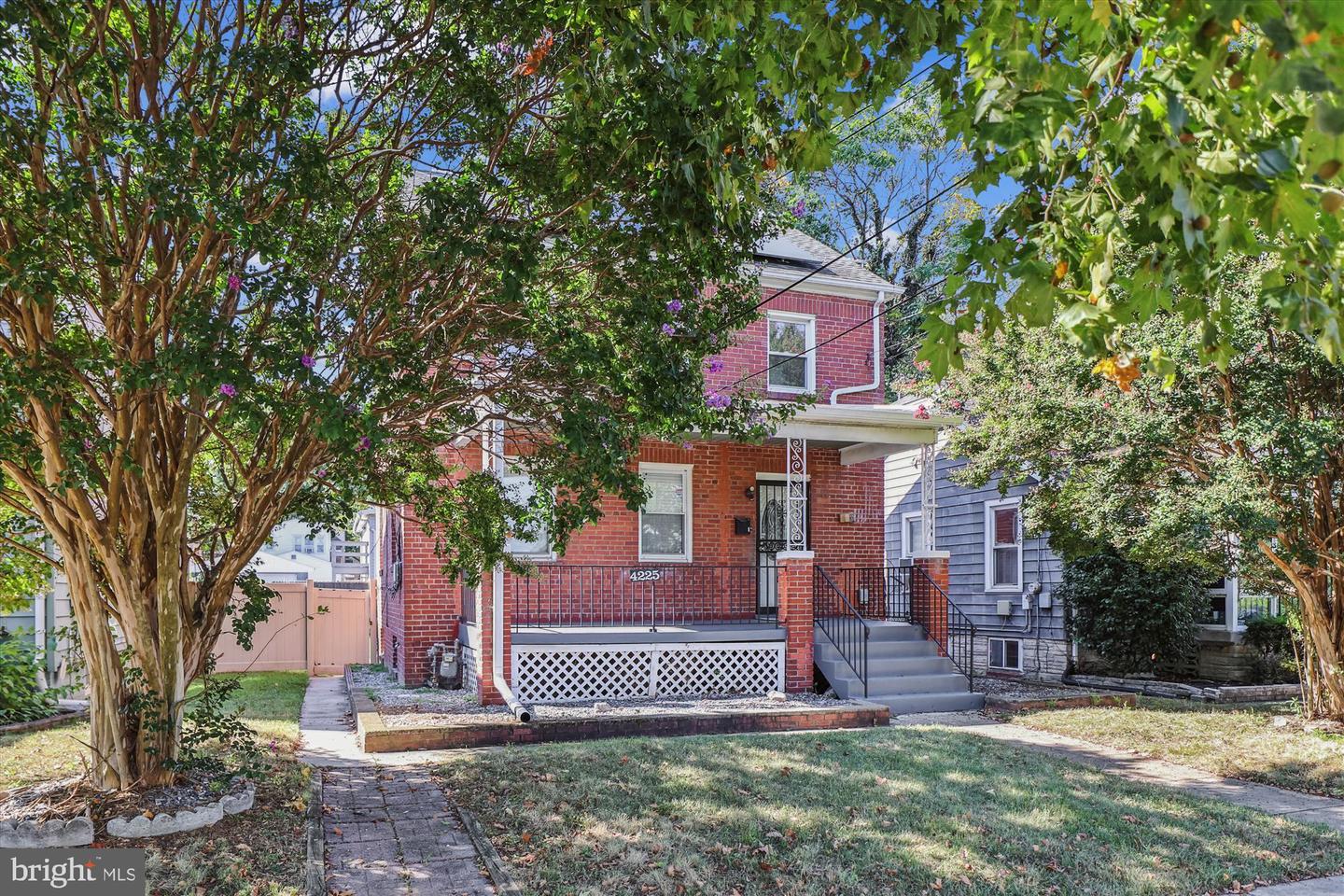 4225 MEADE ST NE Property Photo 1