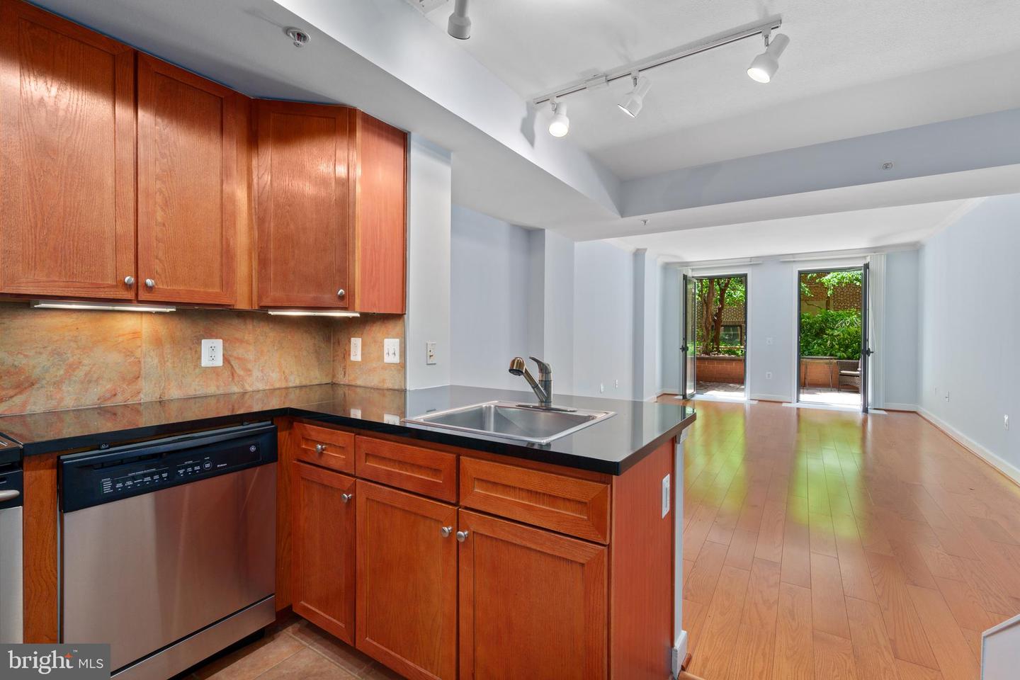 631 D St Nw #245 Property Photo 4