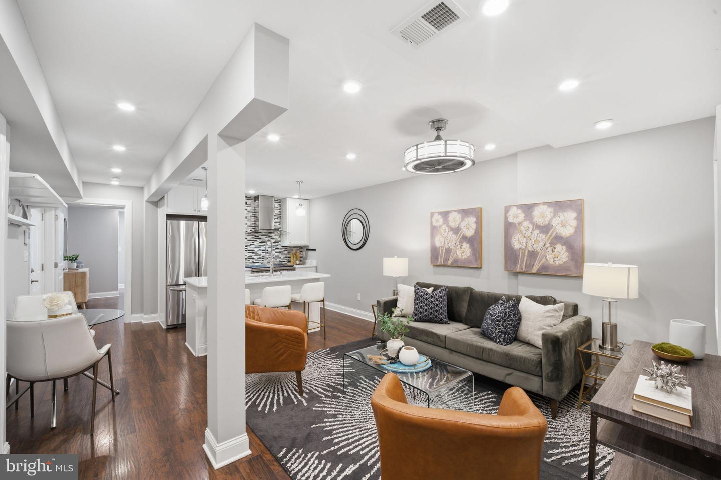 709 JACKSON ST NE #1