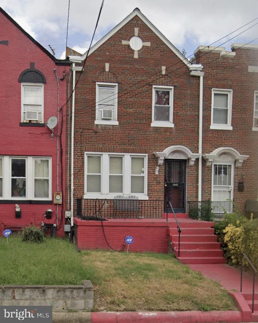 529 INGRAHAM ST NW Property Photo 1