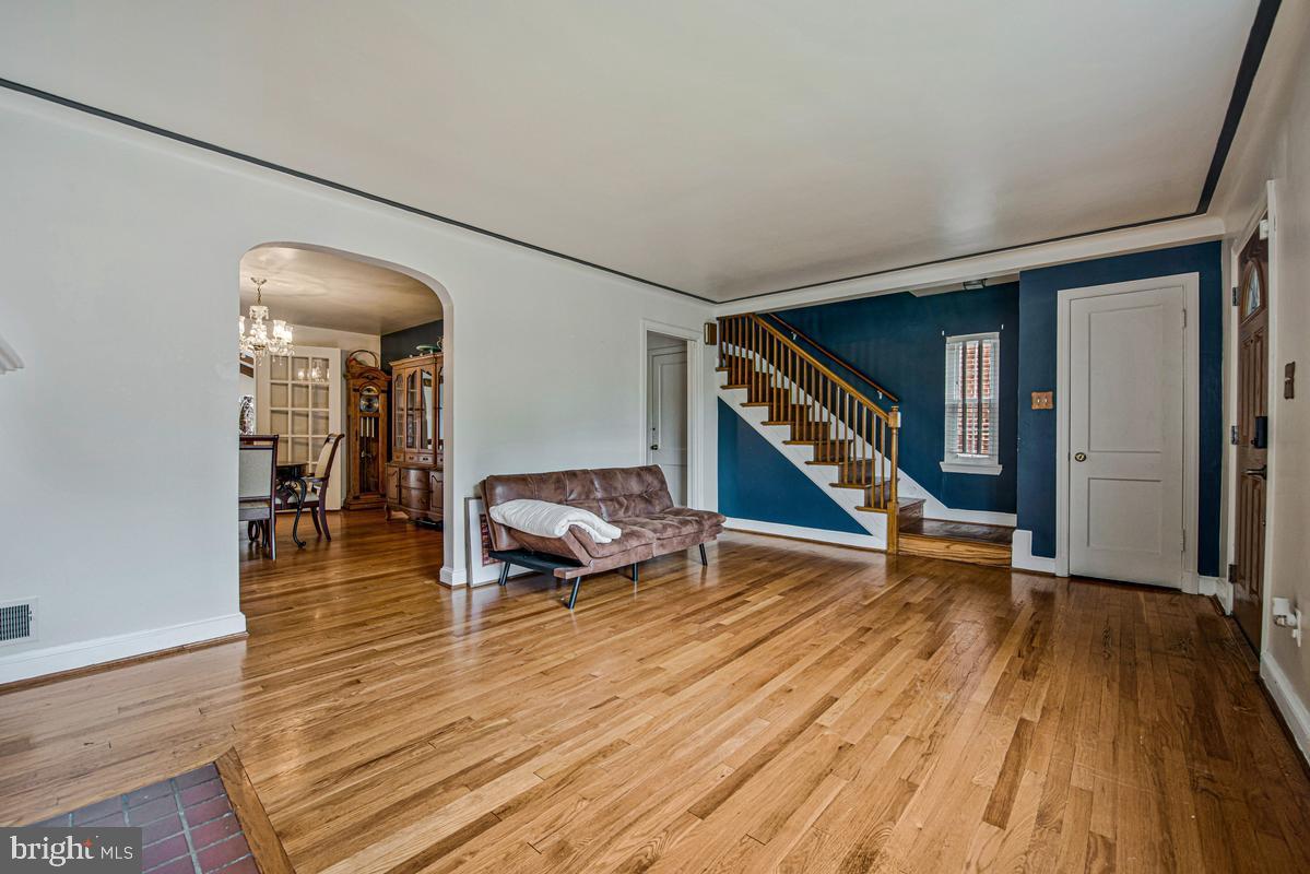 6015 3rd St Ne Property Photo 8