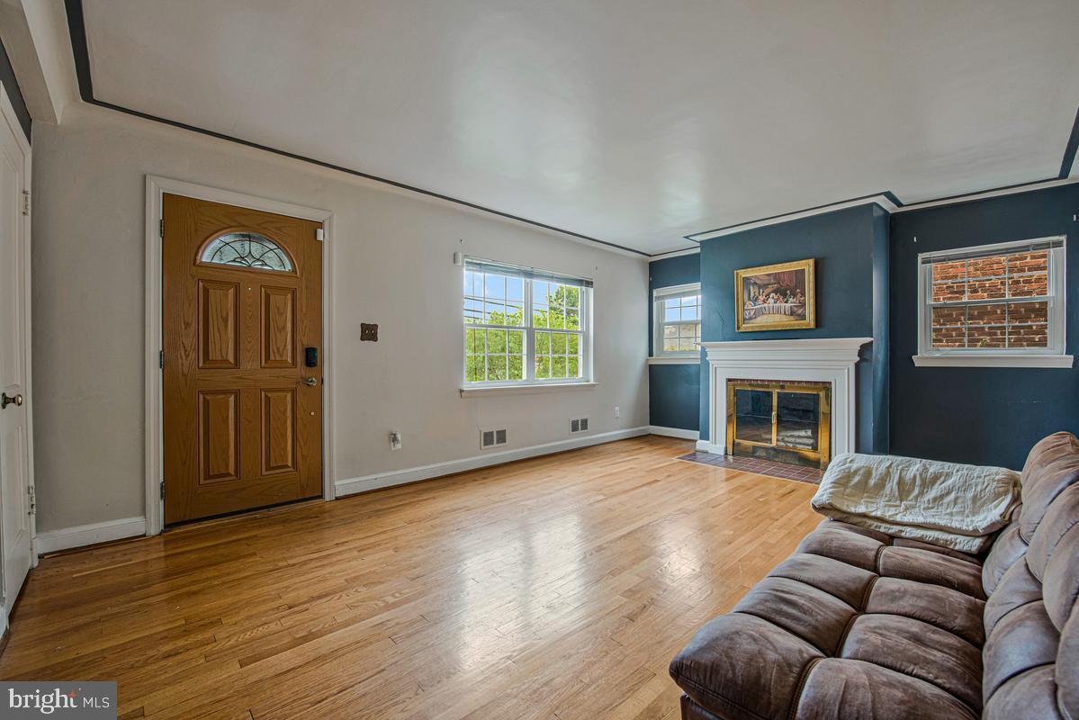 6015 3rd St Ne Property Photo 9
