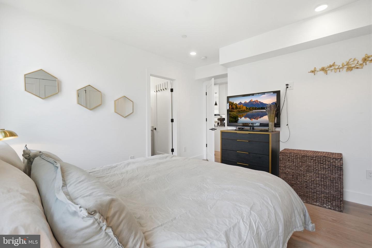 646 Newton Pl Nw #203 Property Photo 15