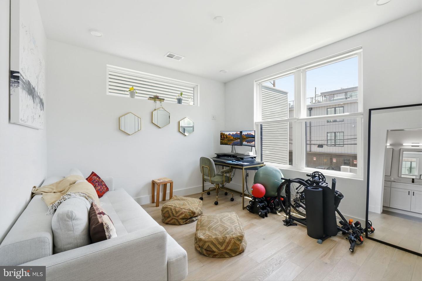 646 Newton Pl Nw #203 Property Photo 18