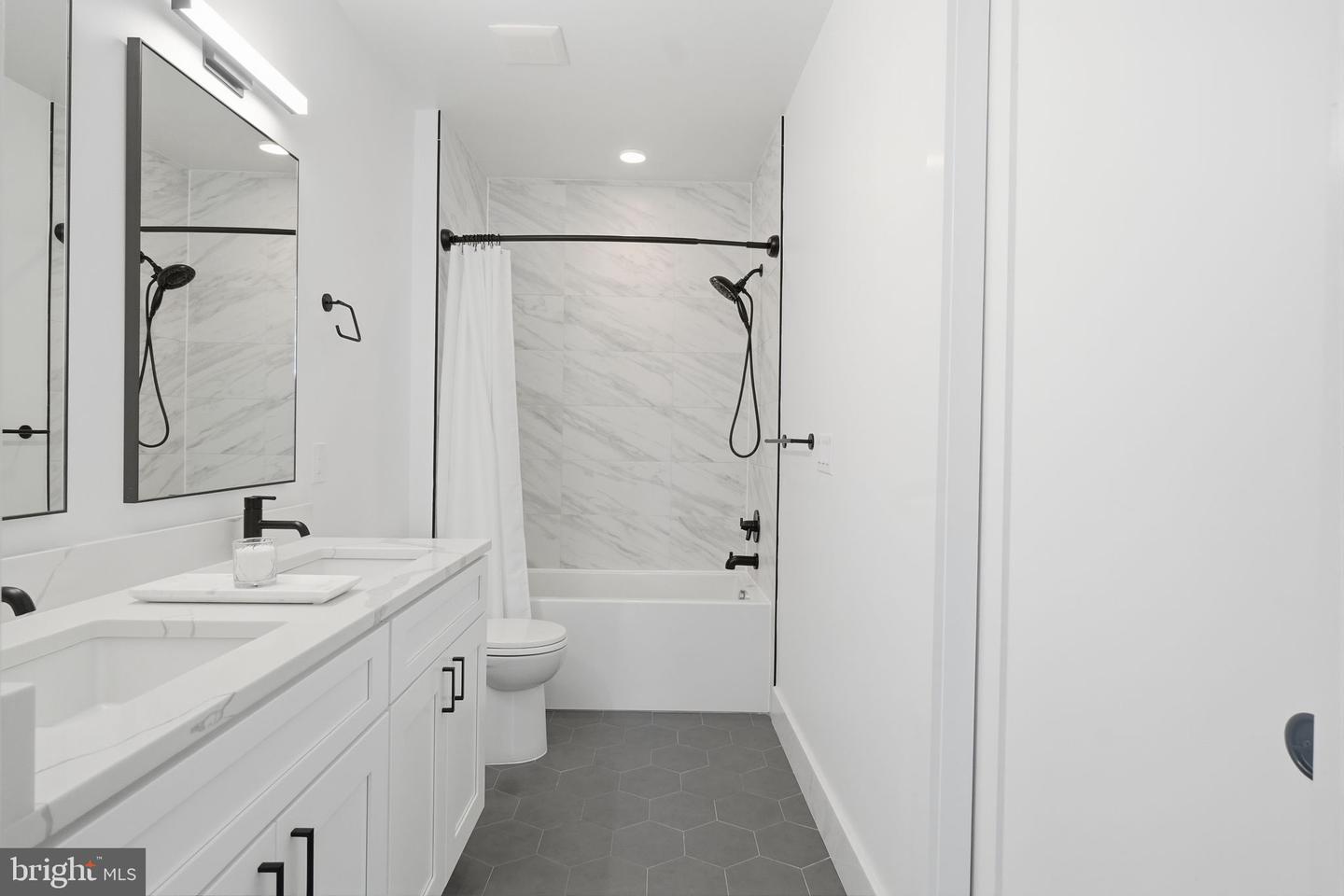 646 Newton Pl Nw #203 Property Photo 20