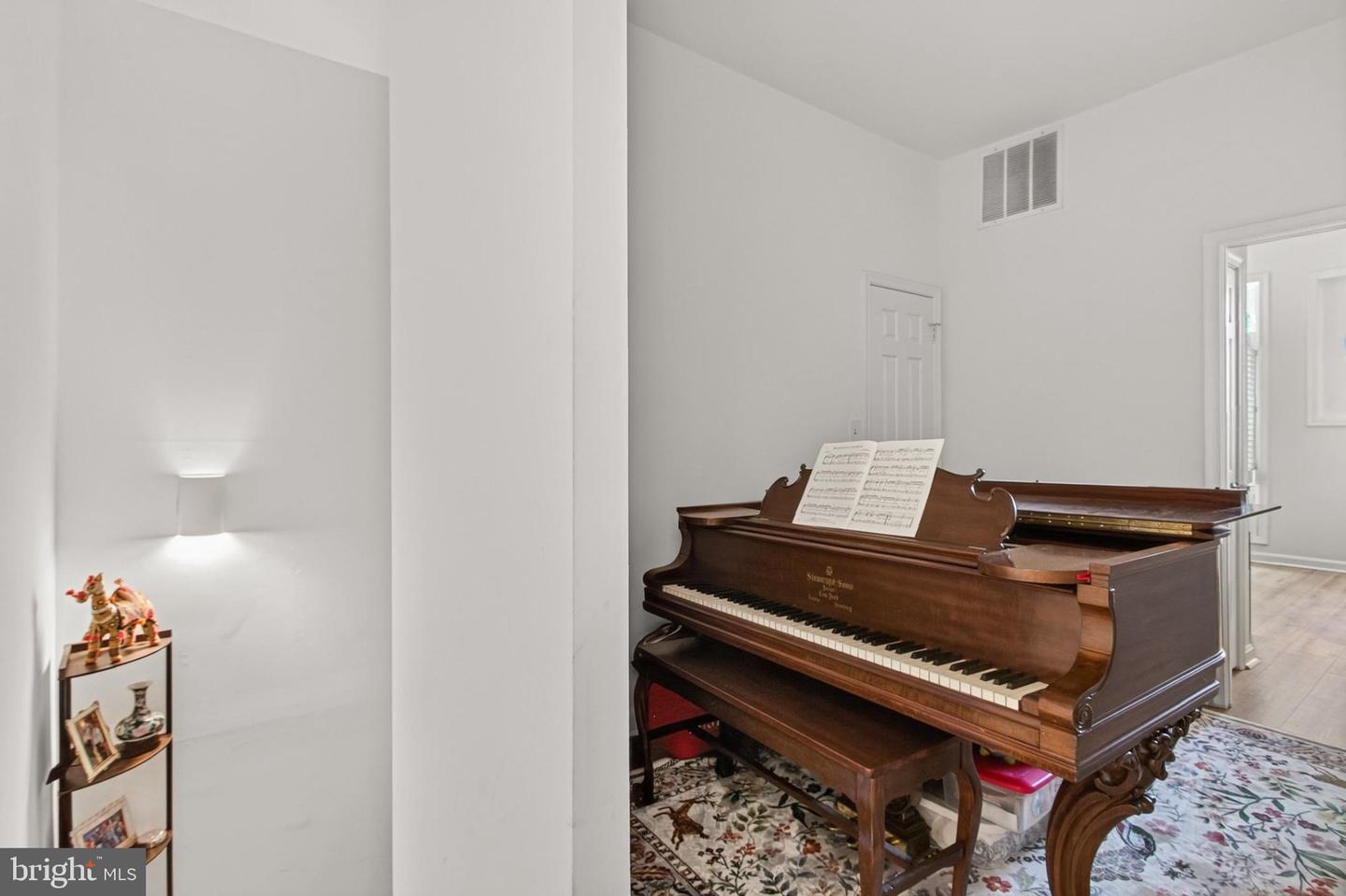 738 11th St Ne #1 Property Photo 14