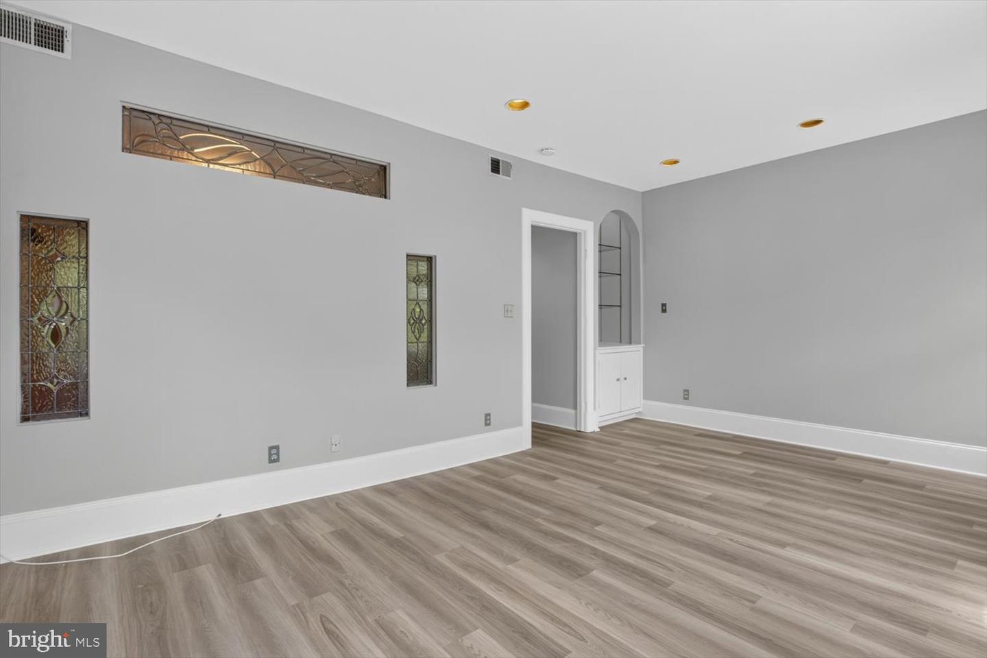 705 8th St Se #100 Property Photo 6