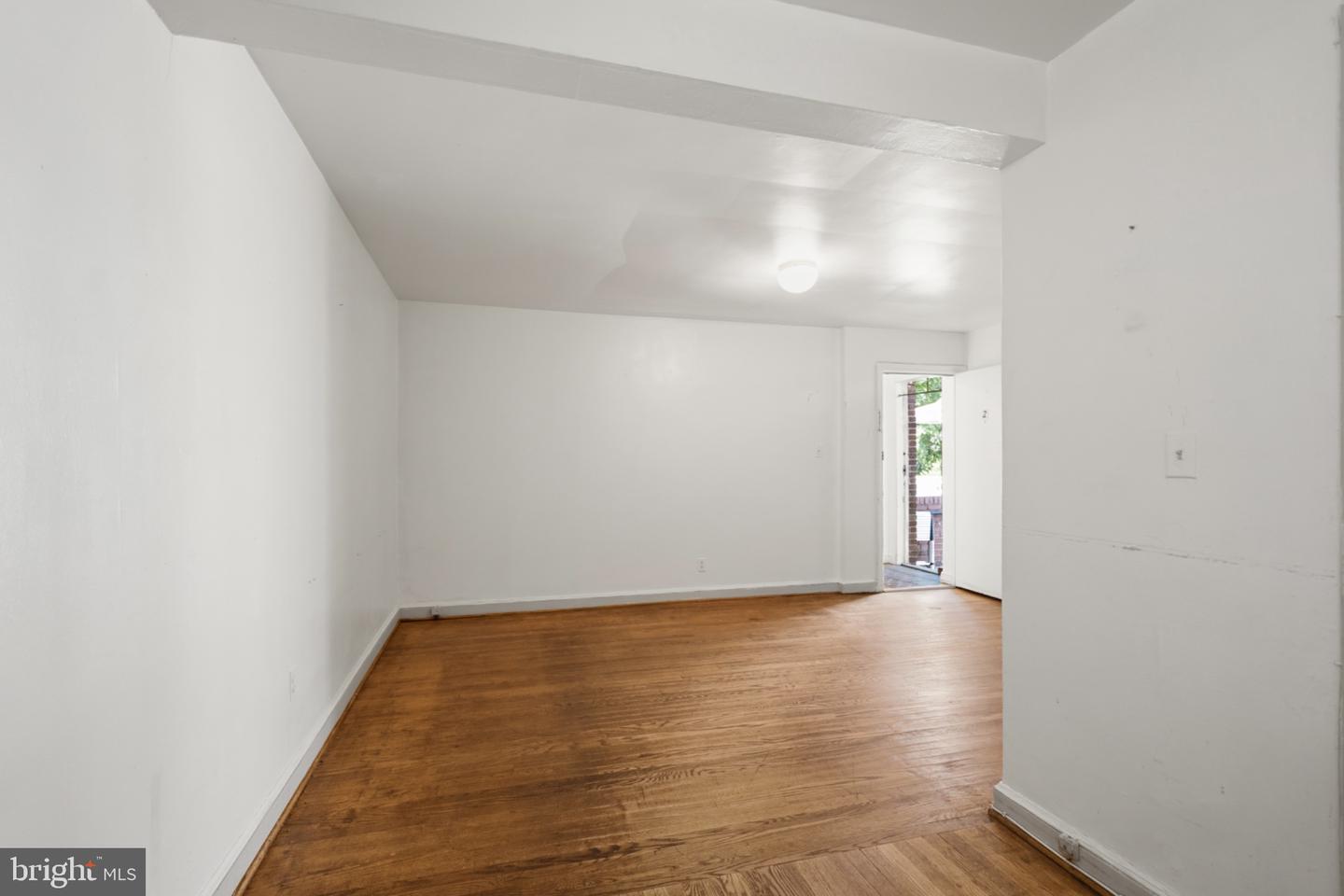 3320 E St Se Property Photo 5