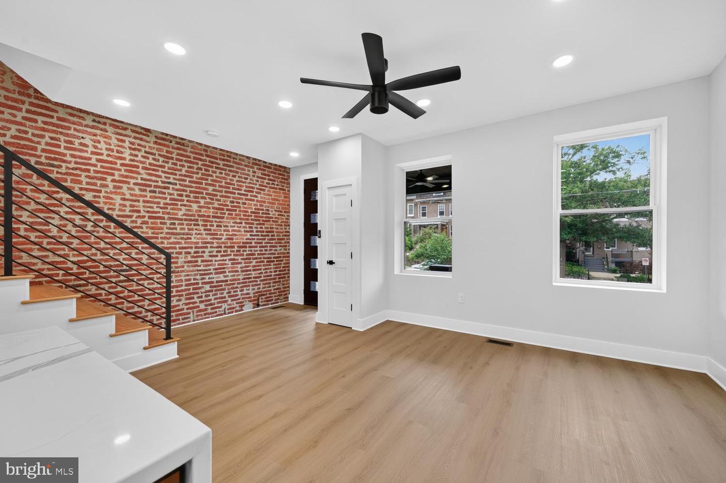 323 Varnum St Nw Property Photo 8