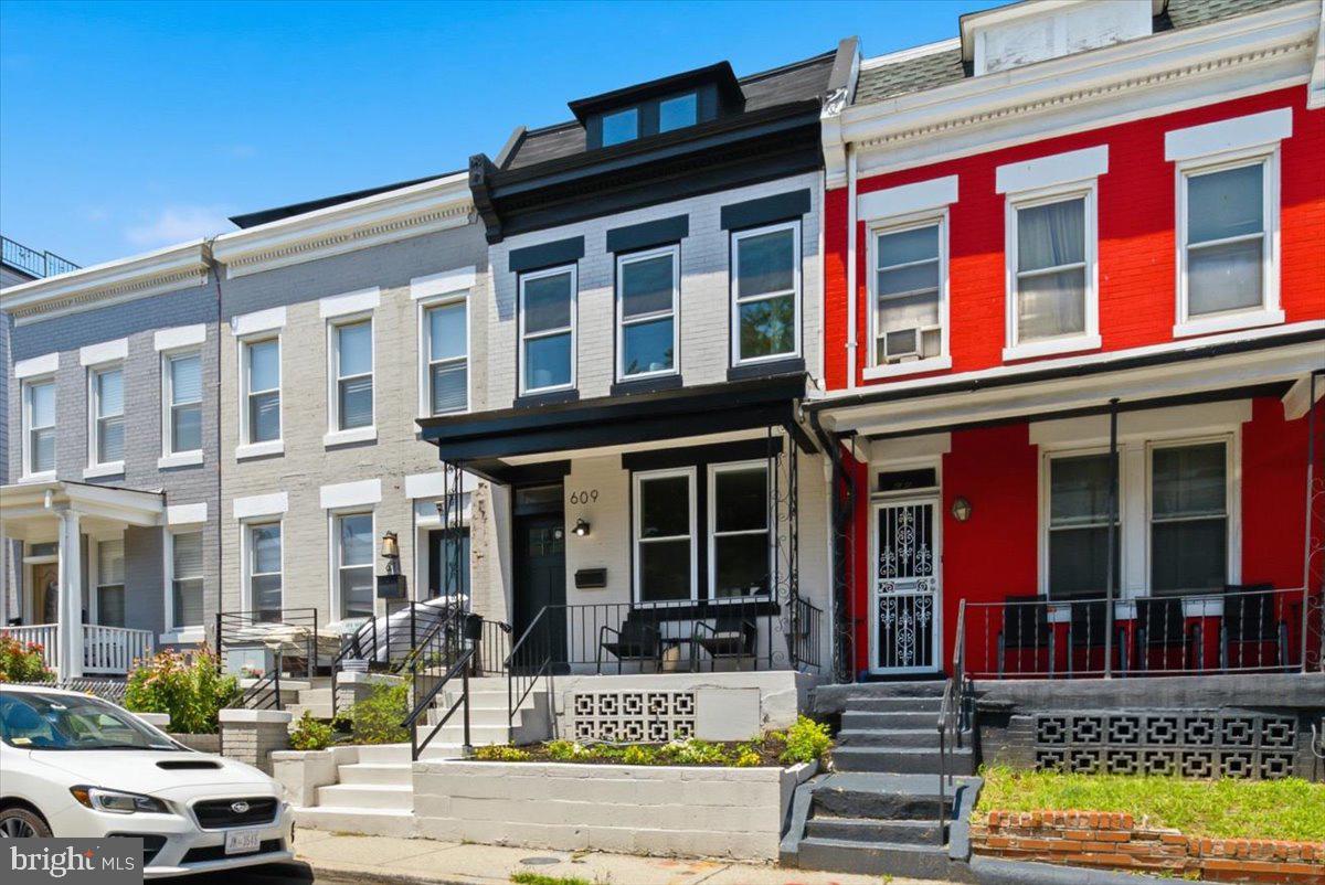 609 Harvard St Nw Property Photo 1