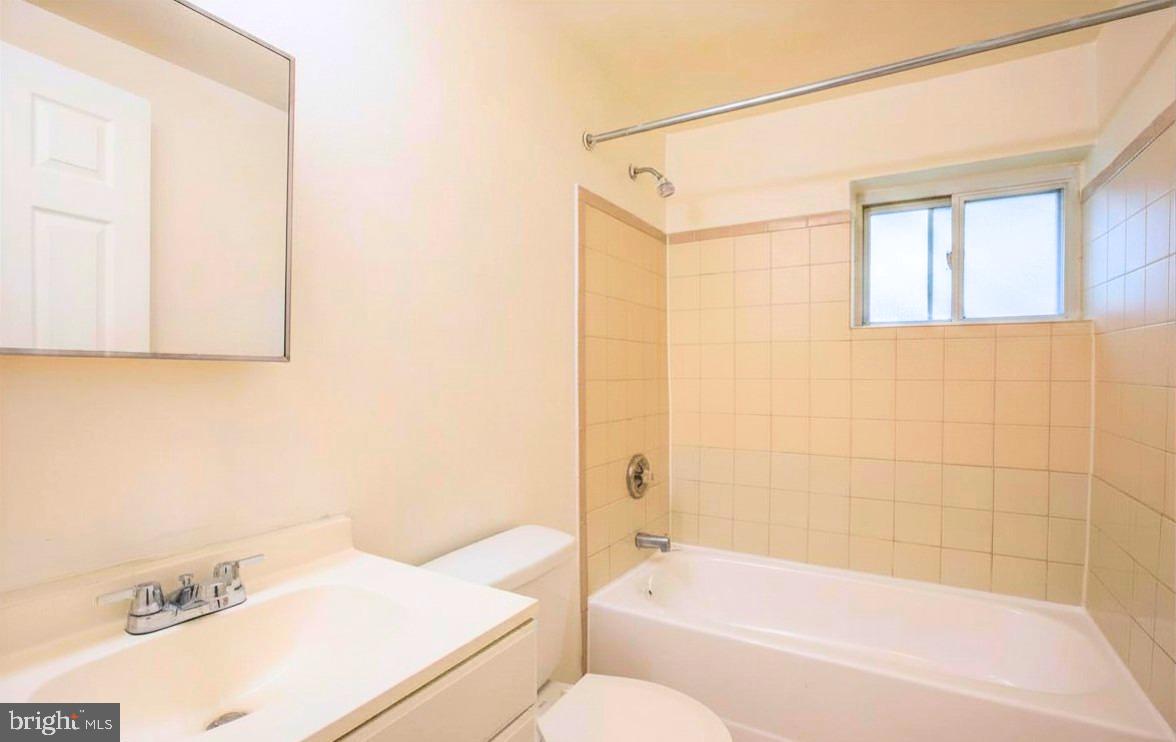 74 Galveston Pl Sw #c Property Photo 6