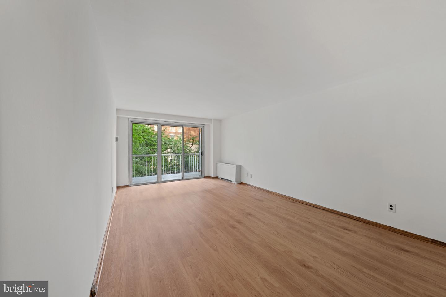 730 24th St Nw #206 Property Photo 2