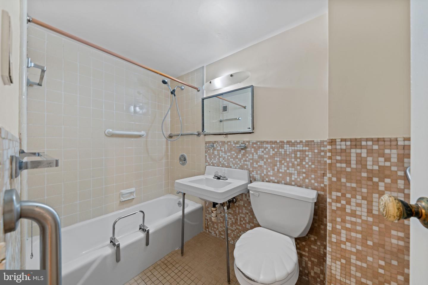 730 24th St Nw #206 Property Photo 13