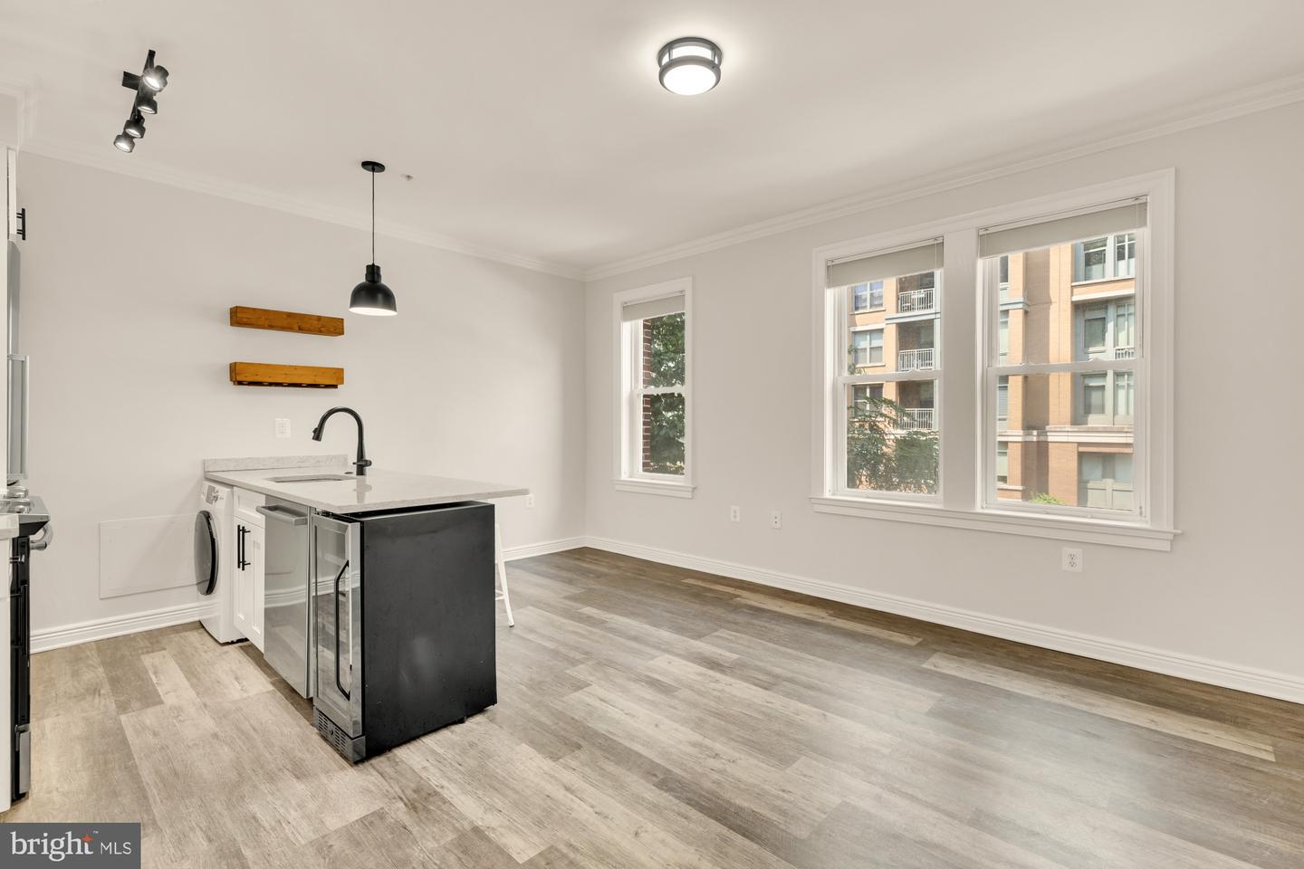 1121 24th St Nw #209 Property Photo 3