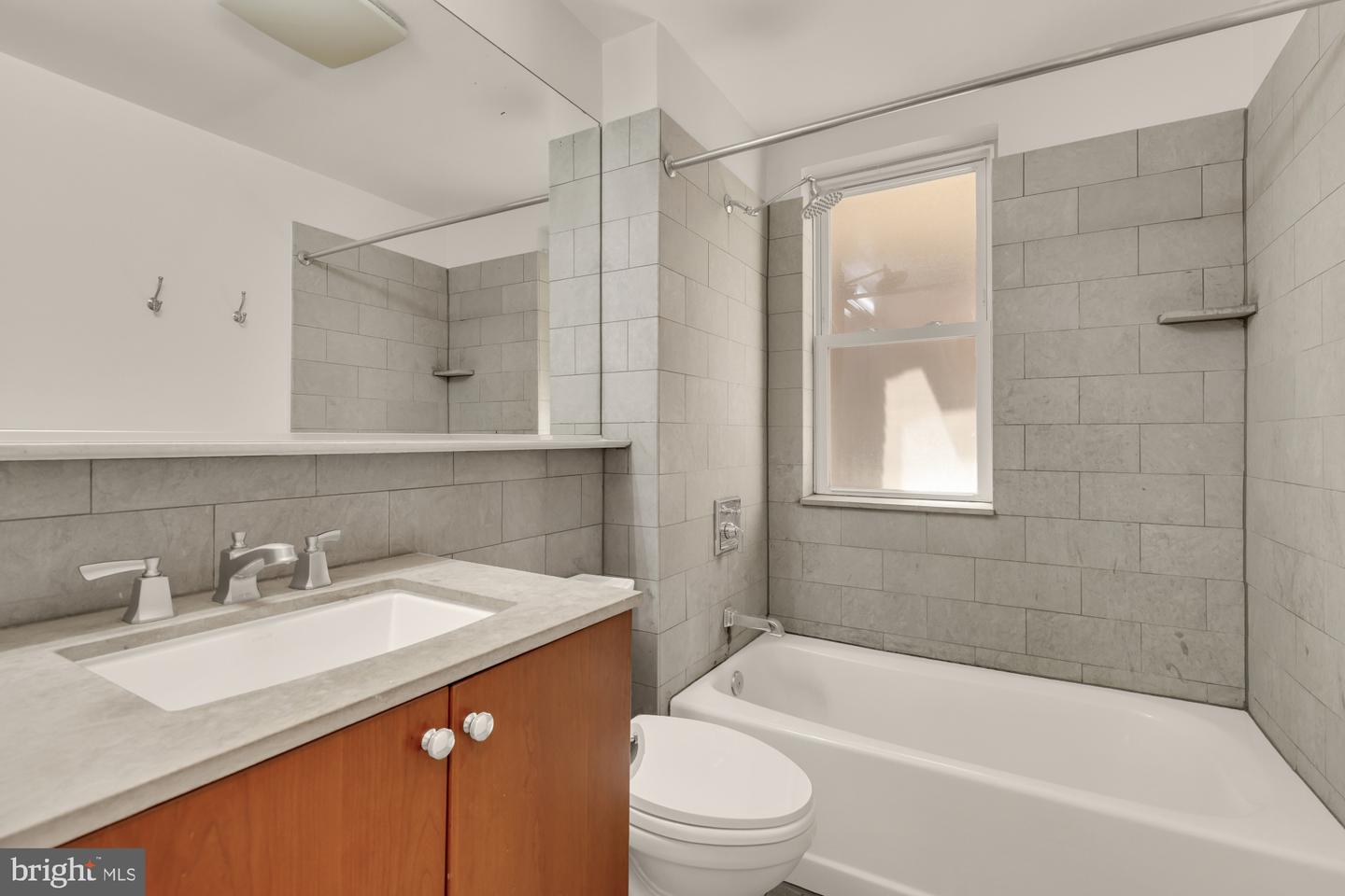 1121 24th St Nw #209 Property Photo 8