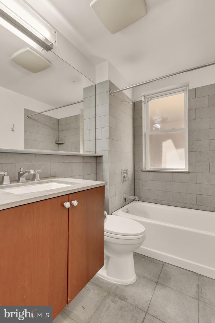1121 24th St Nw #209 Property Photo 9