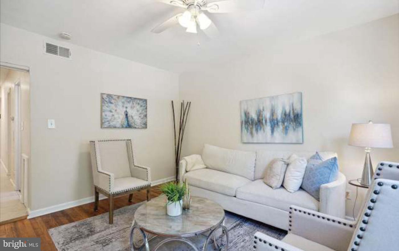 1723 GALES PL NE #2 Property Photo 1
