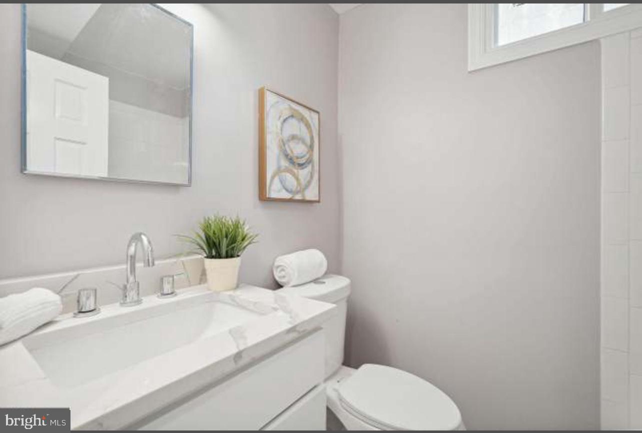 1723 Gales Pl Ne #2 Property Photo 9