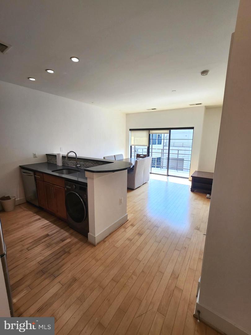 5201 Wisconsin Ave Nw #409 Property Photo 8