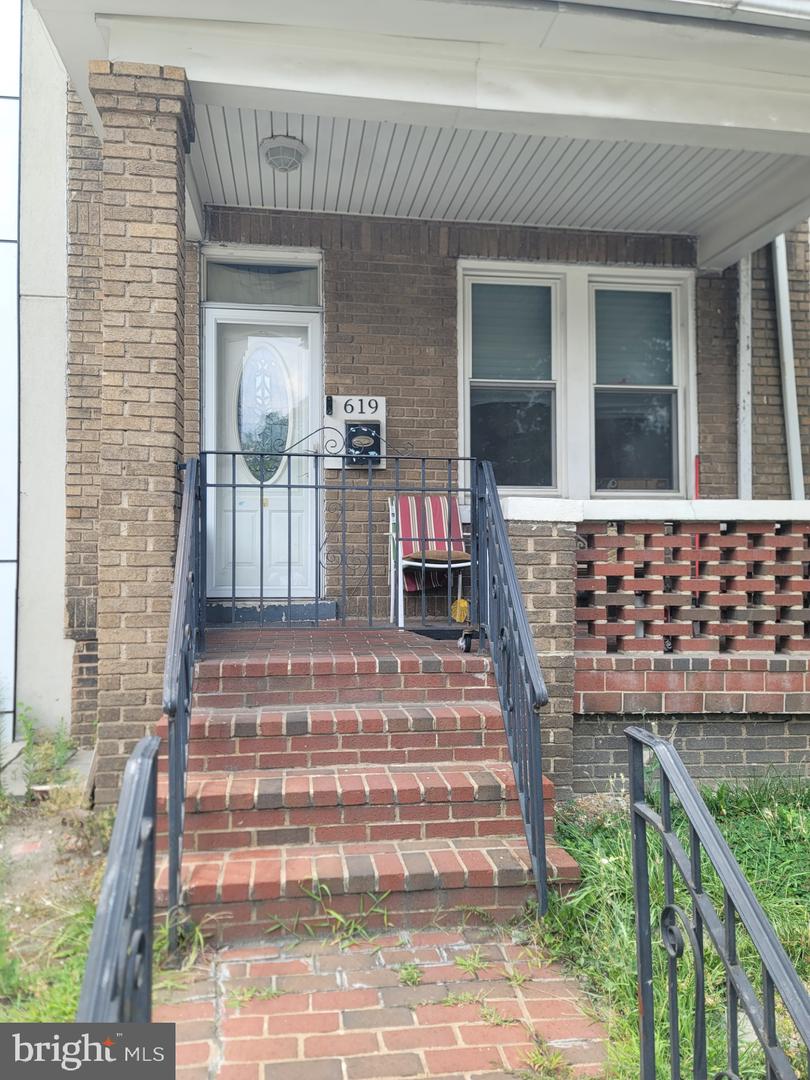 619 FLORIDA AVE NE Property Photo 1