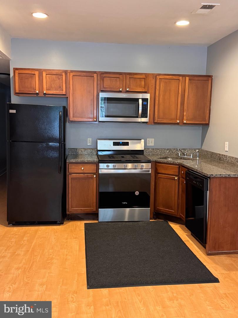 1716 West Virginia Ave Ne #102 Property Photo 3