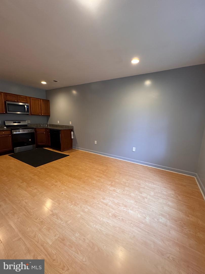 1716 West Virginia Ave Ne #102 Property Photo 4