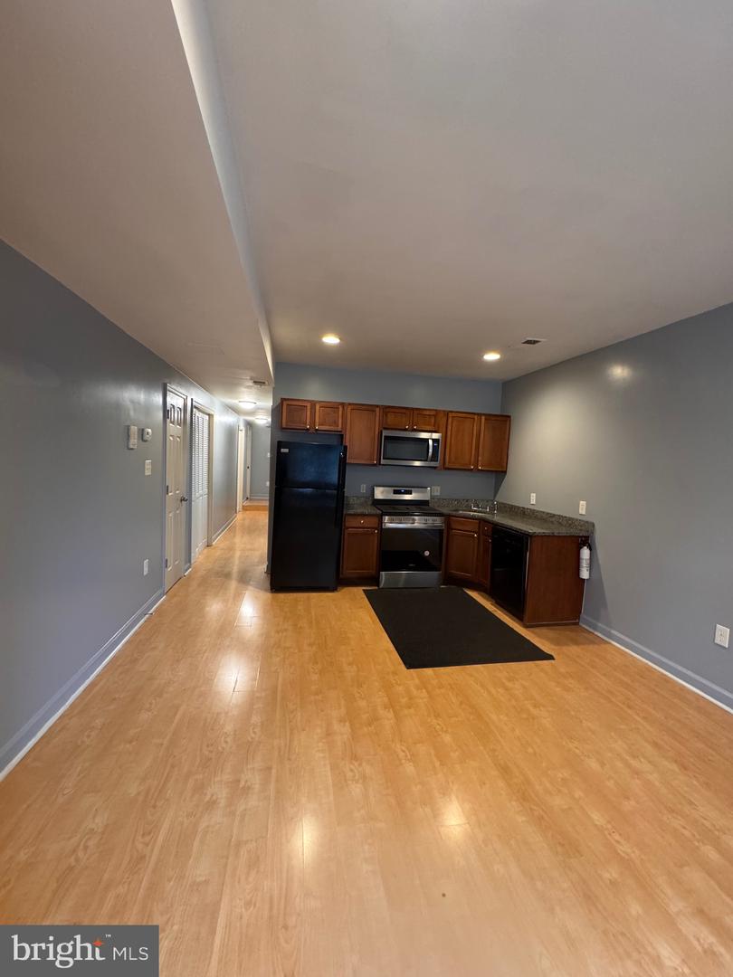 1716 West Virginia Ave Ne #102 Property Photo 5