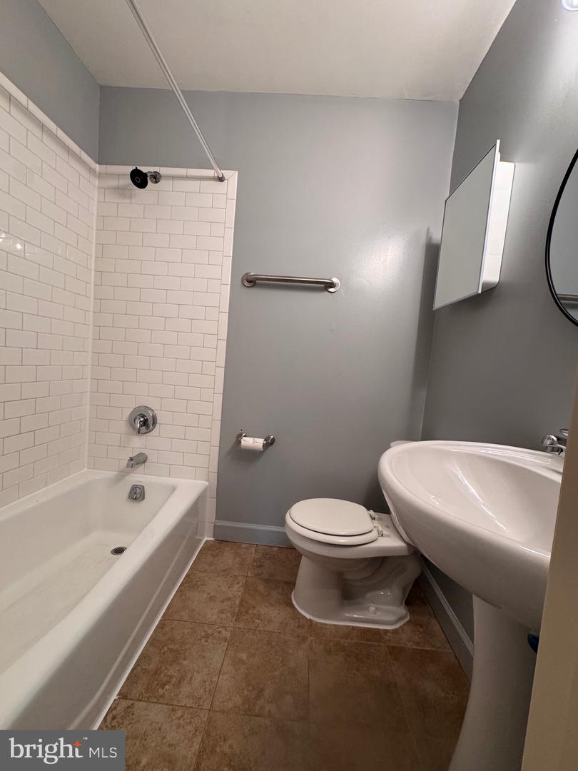 1716 West Virginia Ave Ne #102 Property Photo 13
