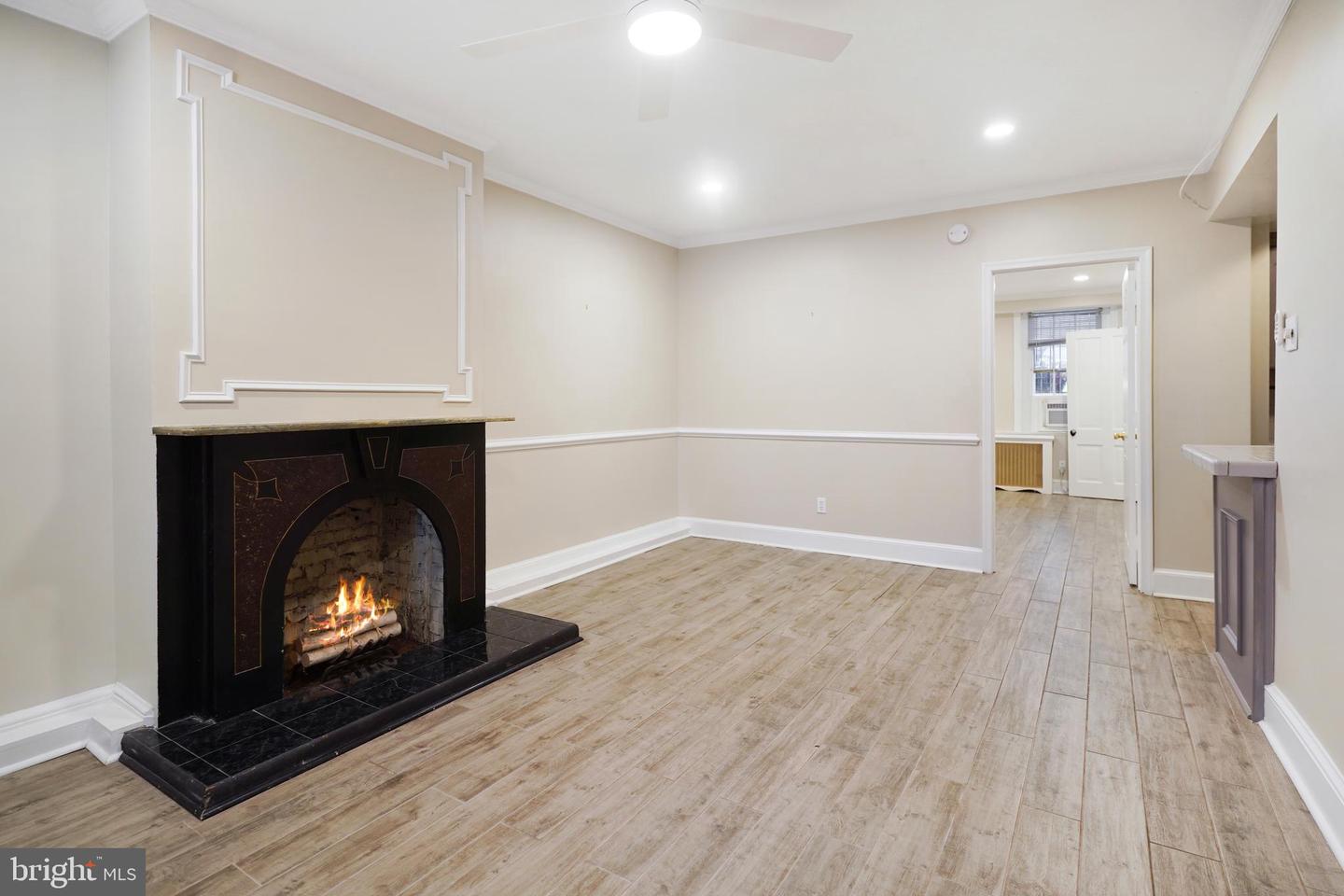 405 Constitution Ave Ne #b Property Photo 5