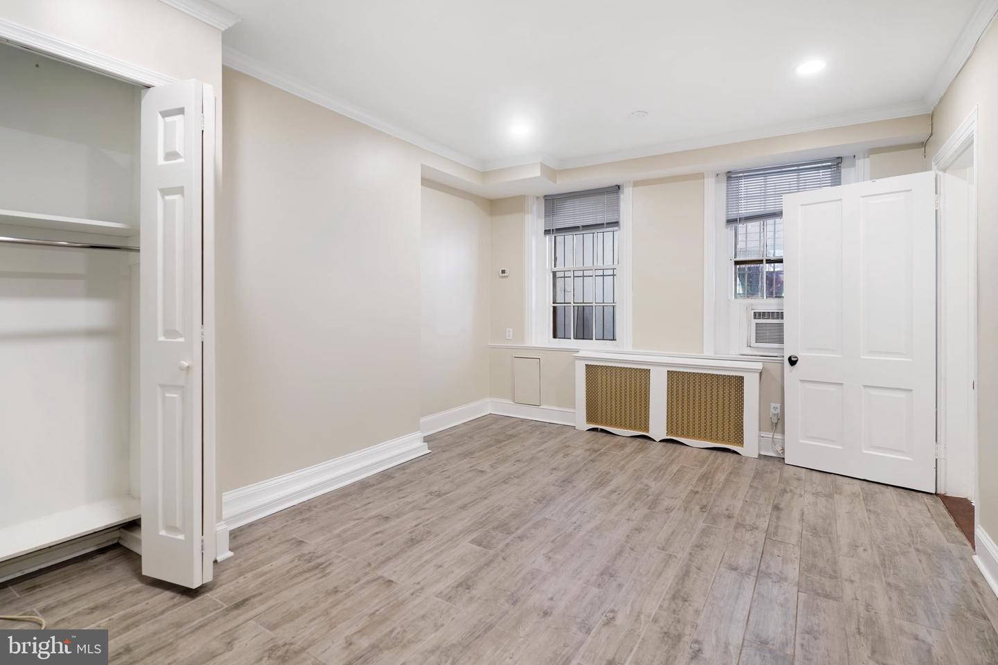 405 Constitution Ave Ne #b Property Photo 7