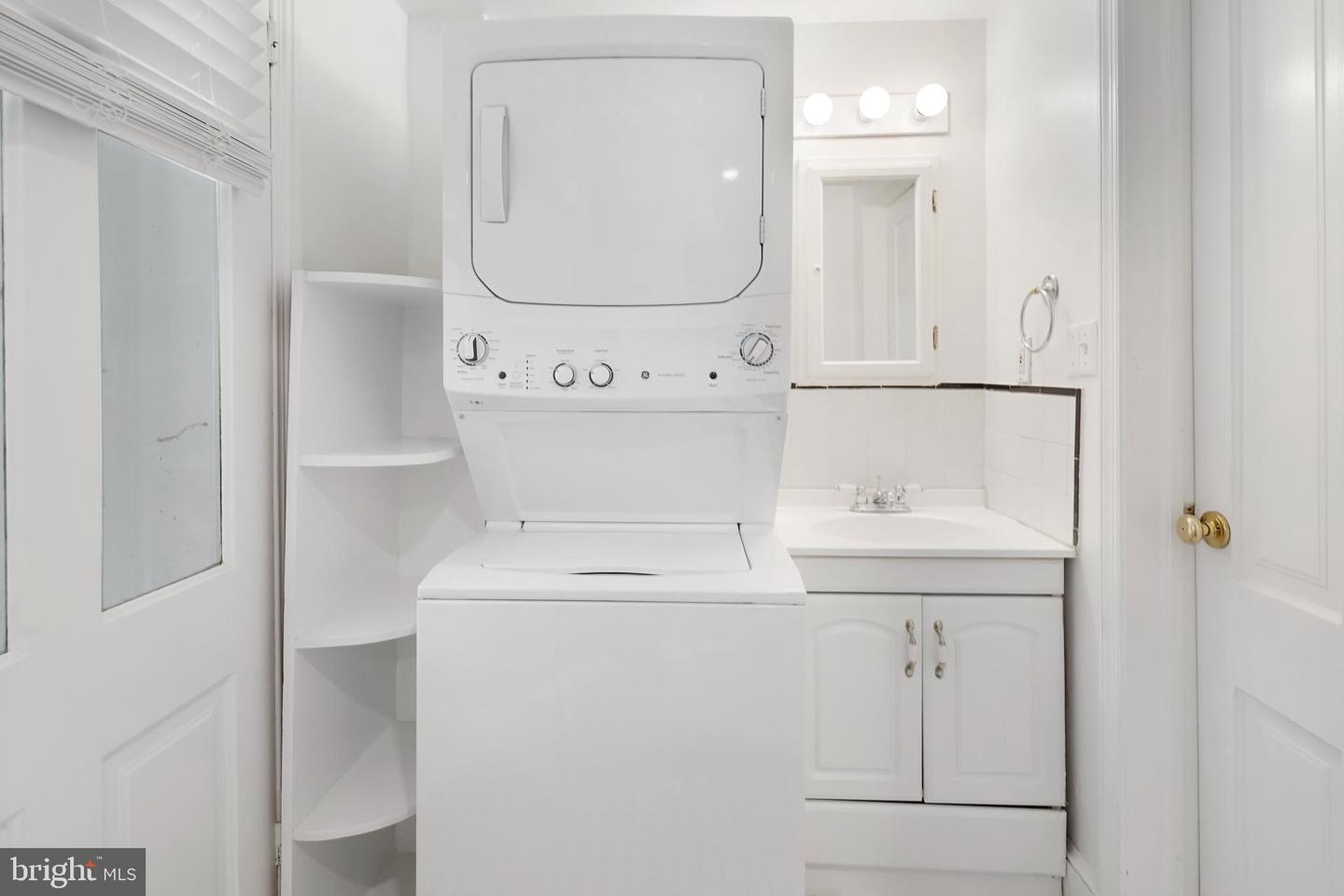 405 Constitution Ave Ne #b Property Photo 8