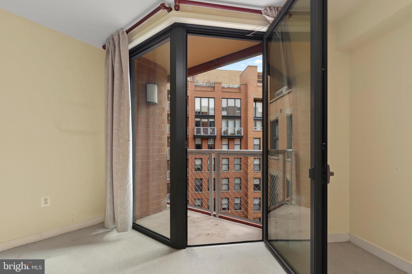 616 E St Nw #1005 Property Photo 3