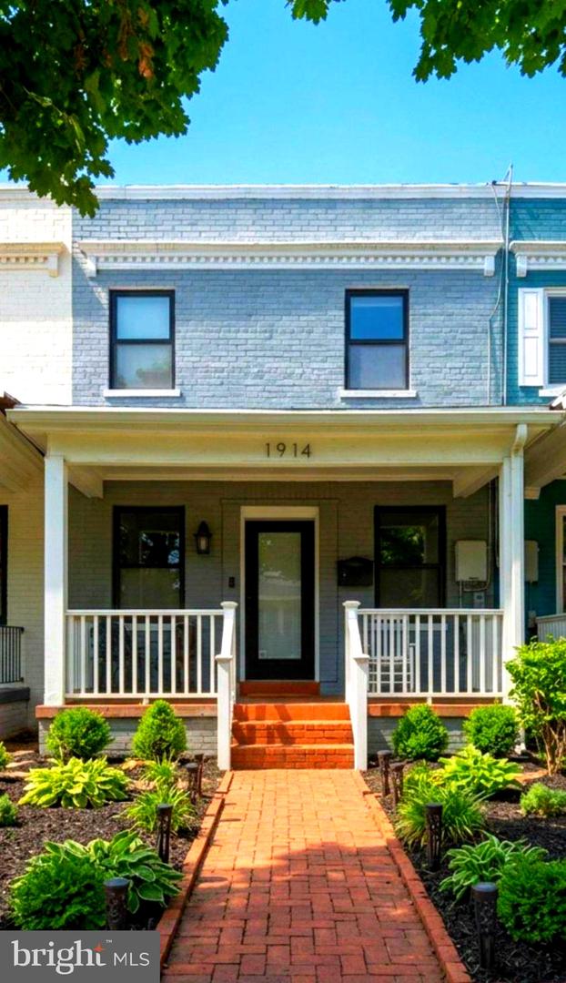 1914 D ST NE Property Photo 1
