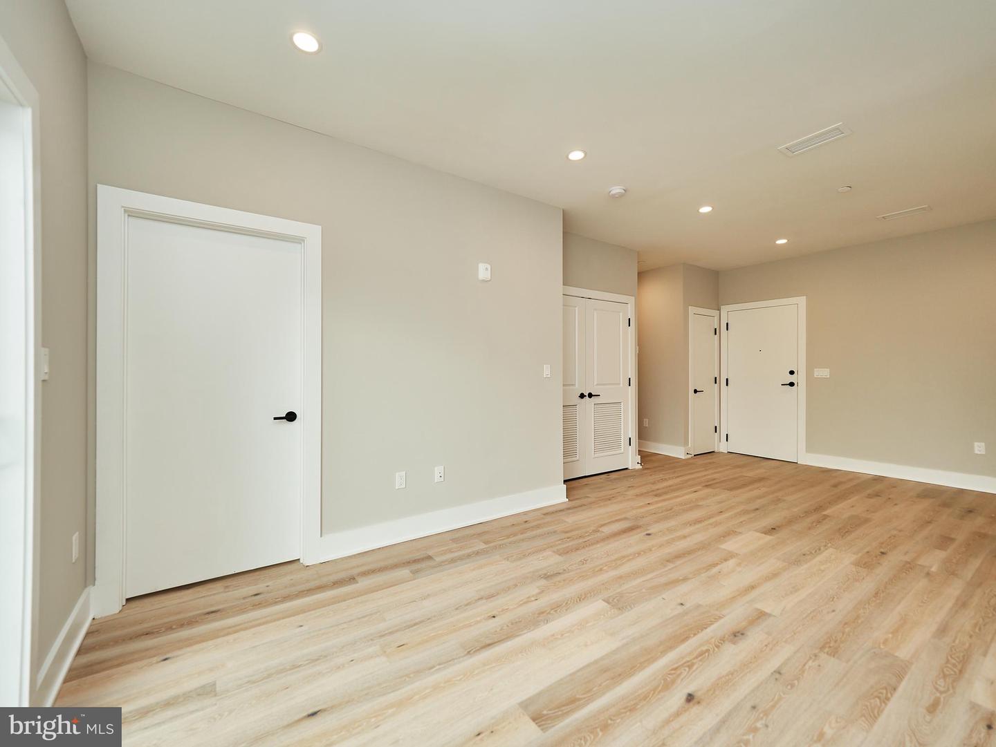 1016 17th Pl Ne #203 Property Photo 5