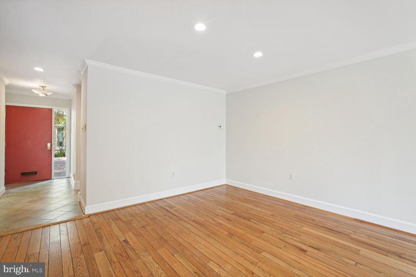 4375 Embassy Park Dr Nw Property Photo 7