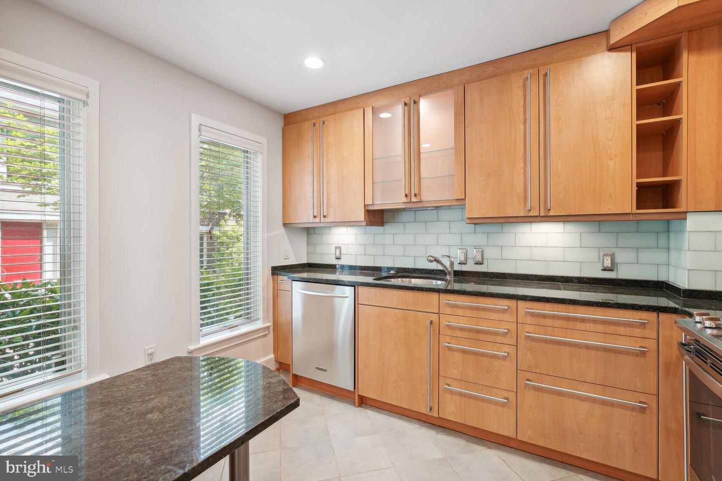 4375 Embassy Park Dr Nw Property Photo 8