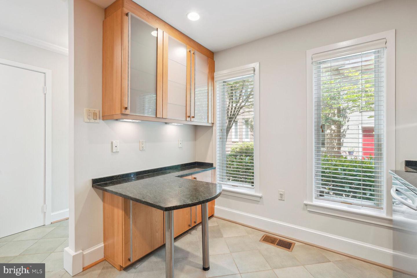 4375 Embassy Park Dr Nw Property Photo 10