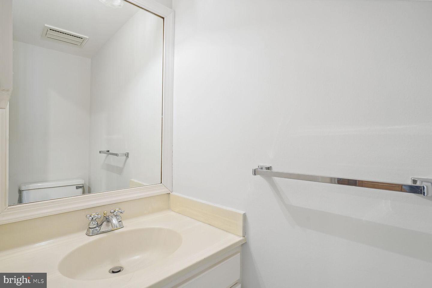 4375 Embassy Park Dr Nw Property Photo 11